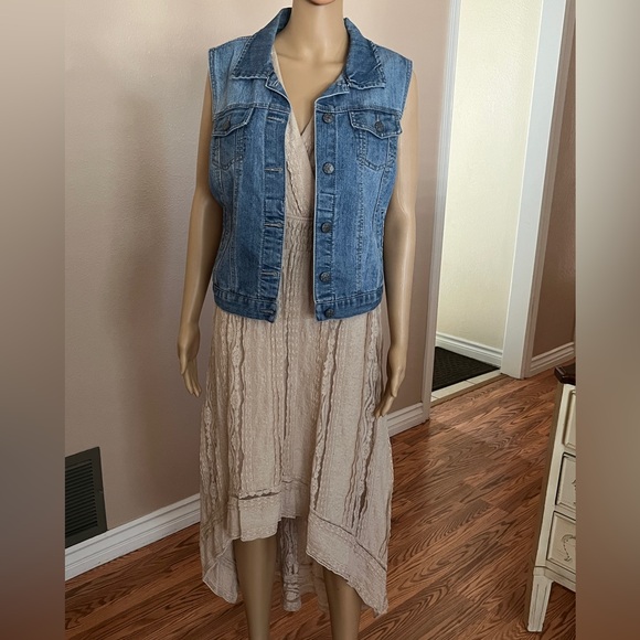 Dress Barn Beige Lace High-Low Dress Size – 14 - Picture 3 of 7